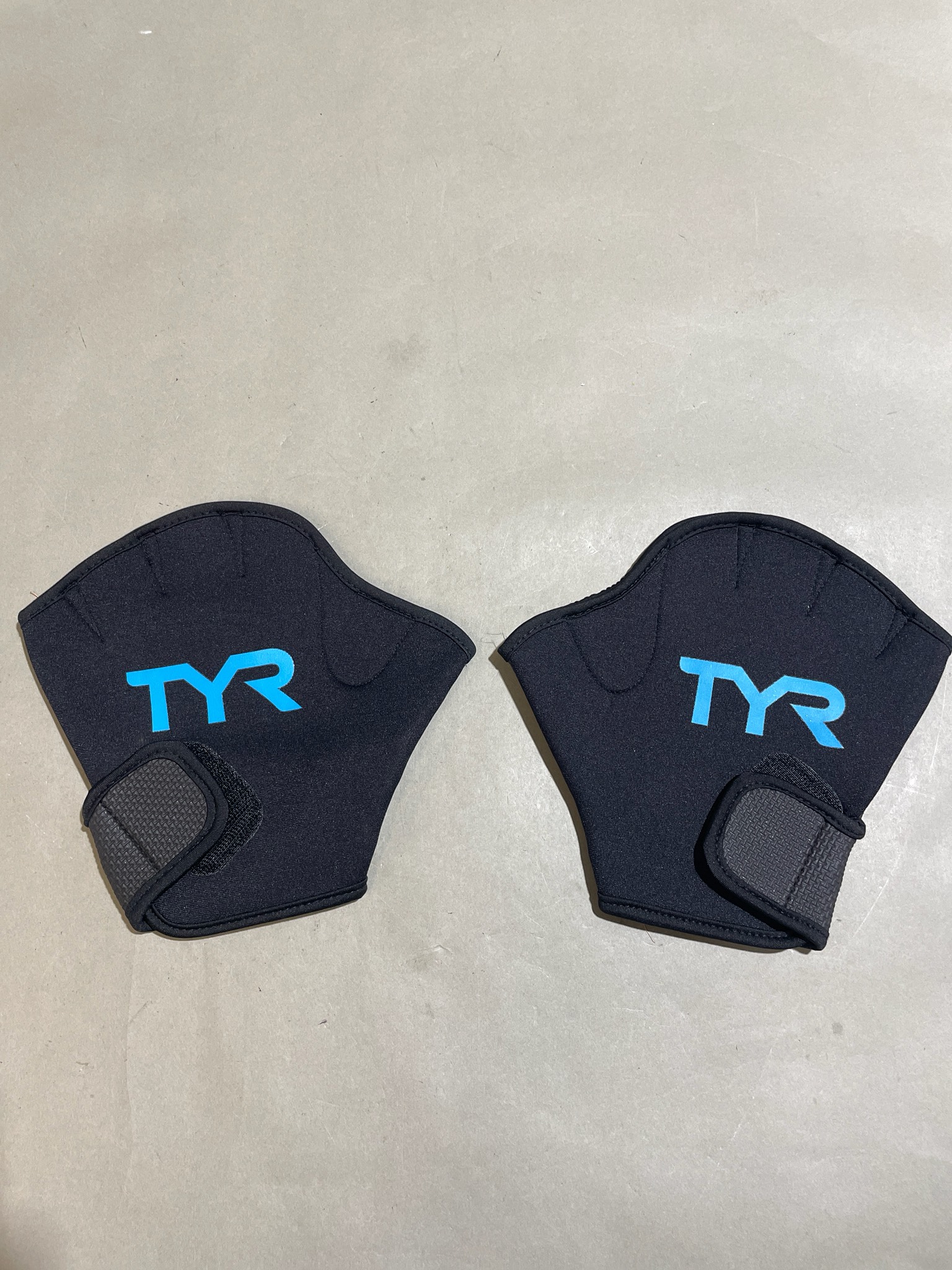 TYR Black Neoprene Swim Gloves