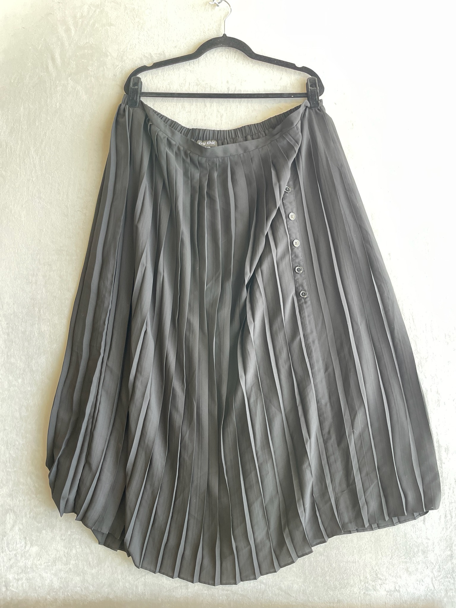 City Chic Charcoal Chiffon-Like Pleated Skirt Size XXL/24