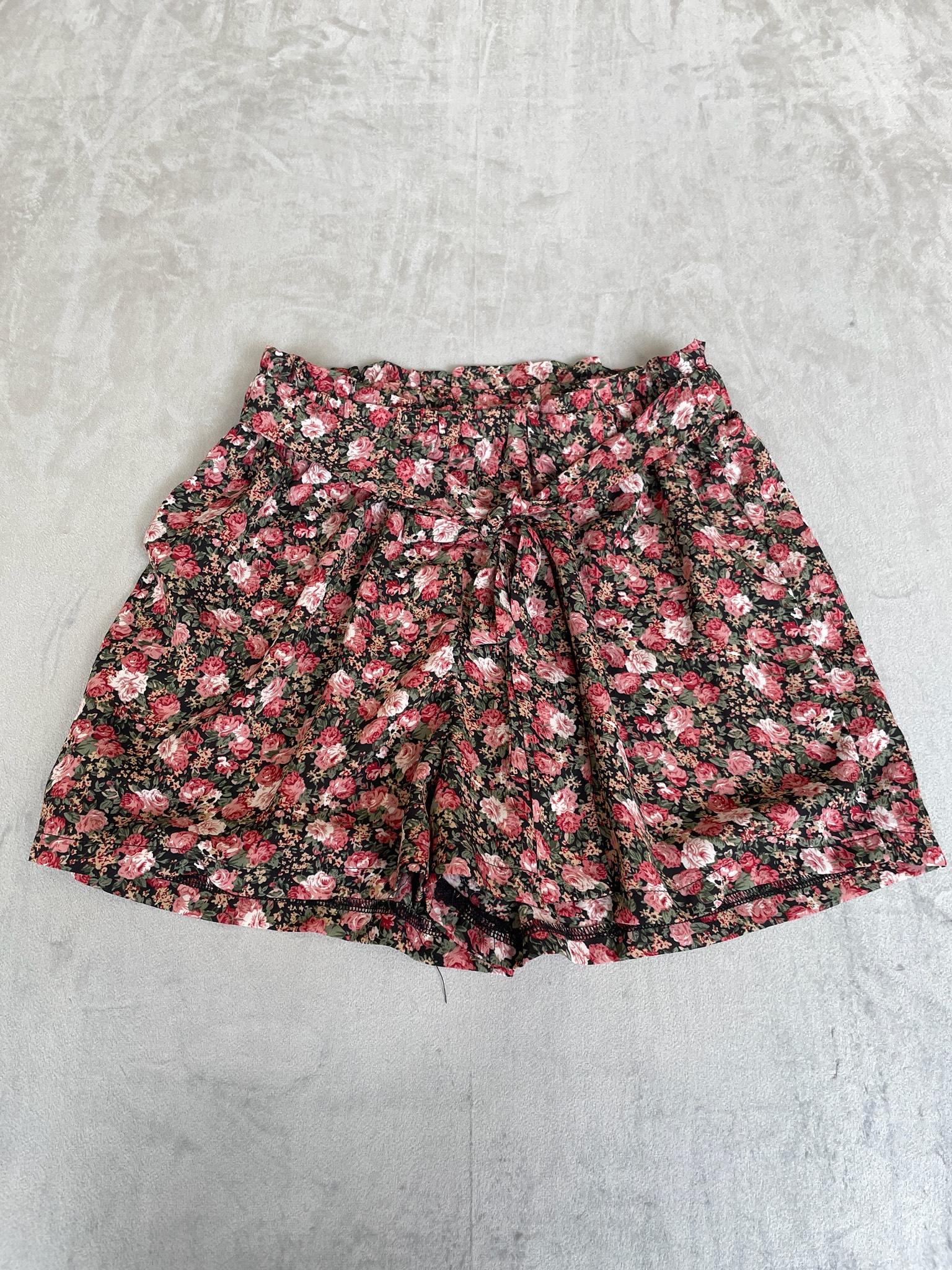 Black Ditsy Floral Lightweight Woven Shorts Size M