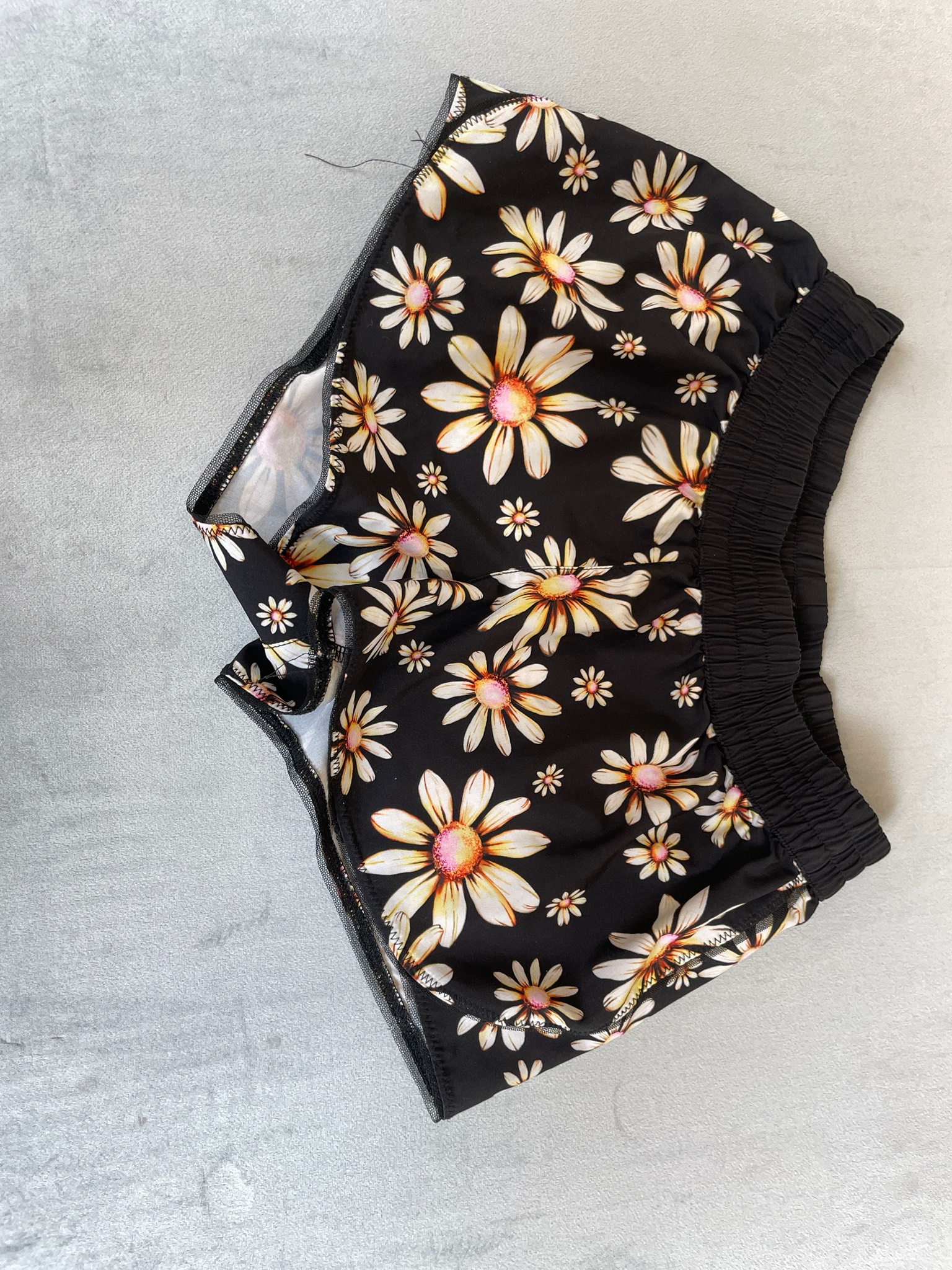 No Boundaries Black Daisy Polyester-Spandex Swim Bottoms Size S (3-5)