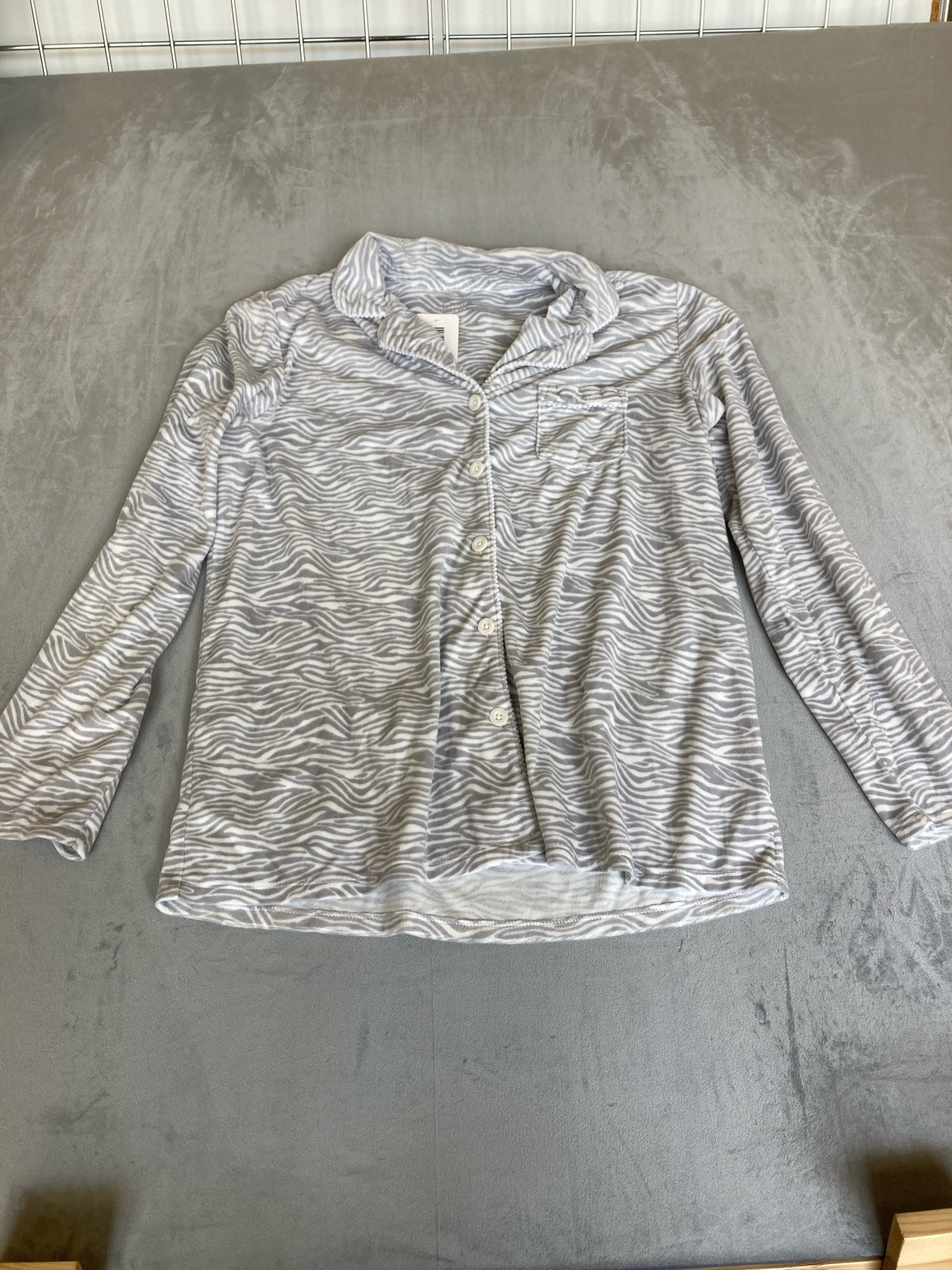 Croft & Barrow Light Gray Zebra Stripe Knit Pajama Top Size Medium