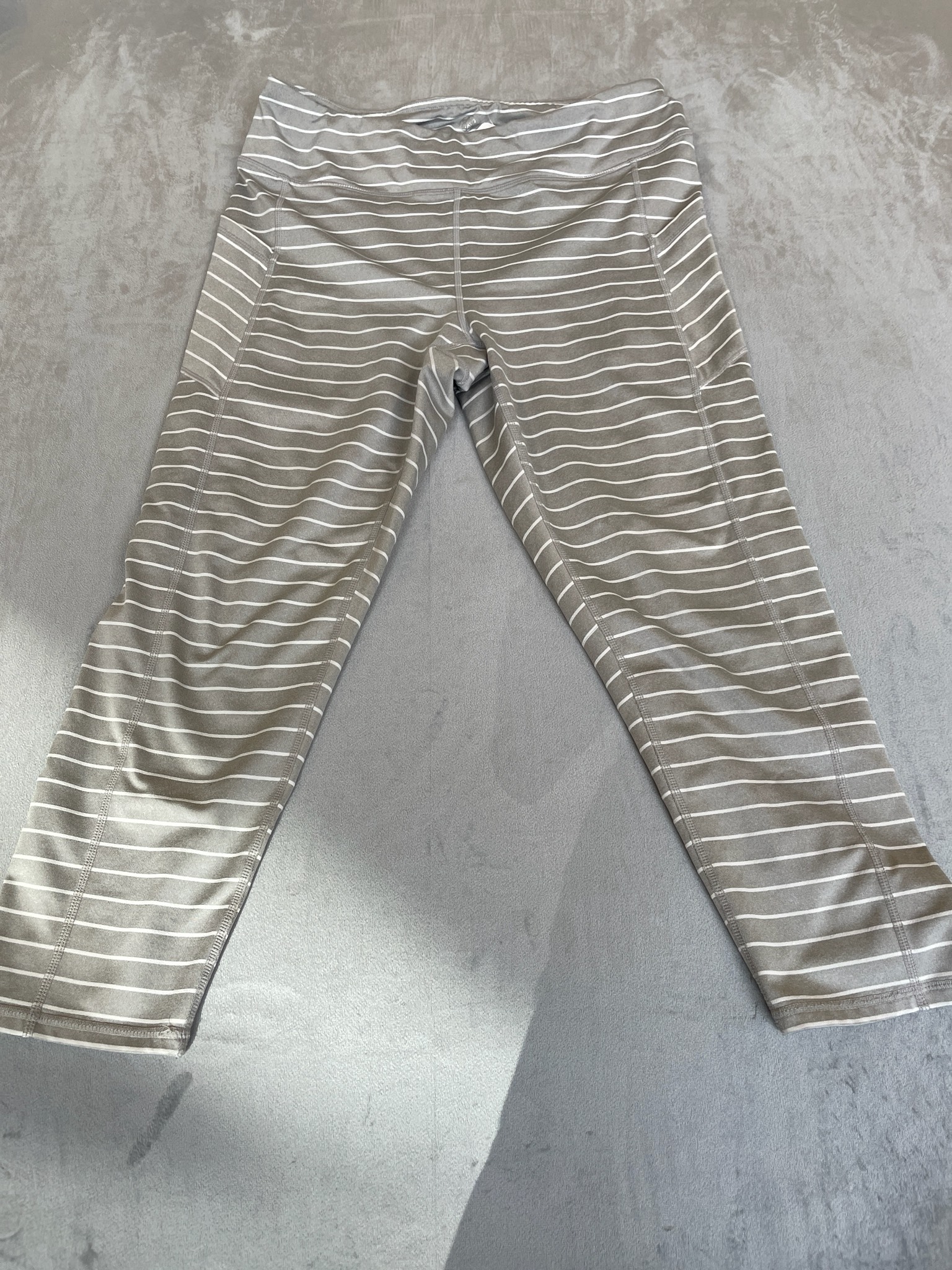 Gaiam Light Gray Striped Stretch Knit Leggings Size Large