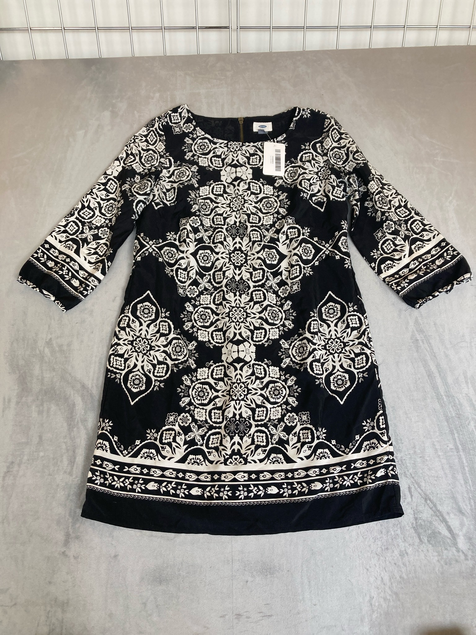 Old Navy Black White Medallion Print Lightweight Knit Shift Dress Size S