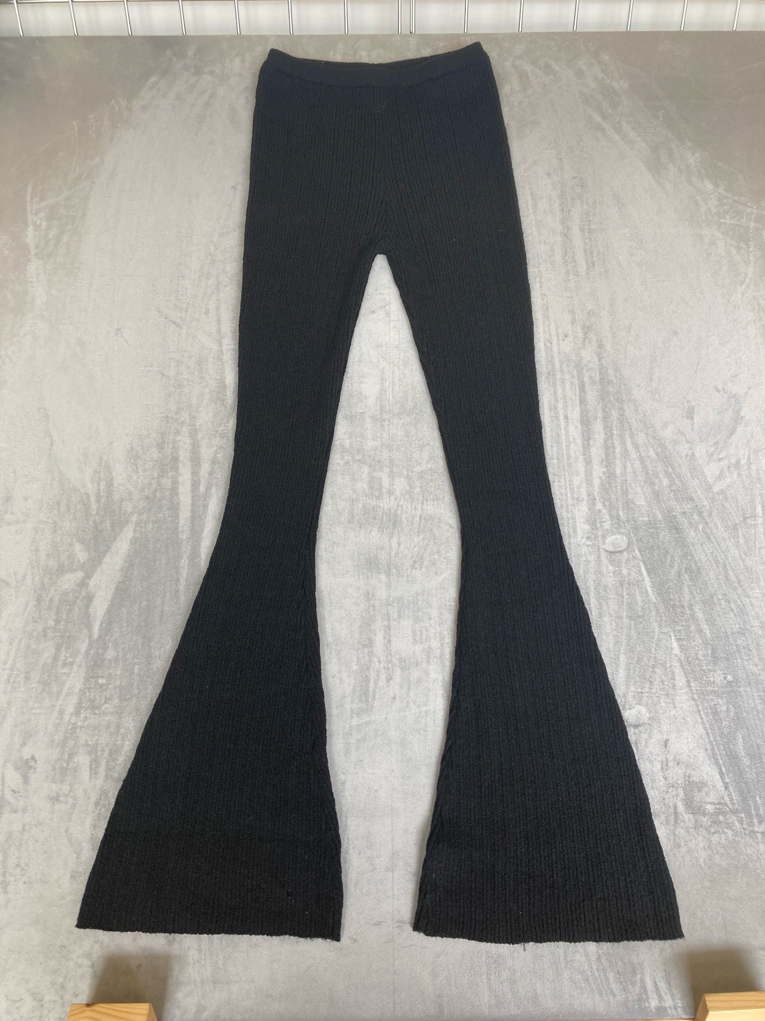 Signature Black Ribbed Knit Flare Leggings Size M