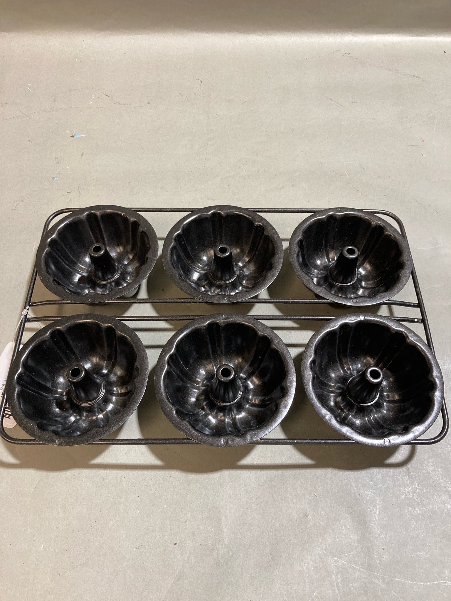 Black Fluted Mini Bundt Pan Set Size 6-cup