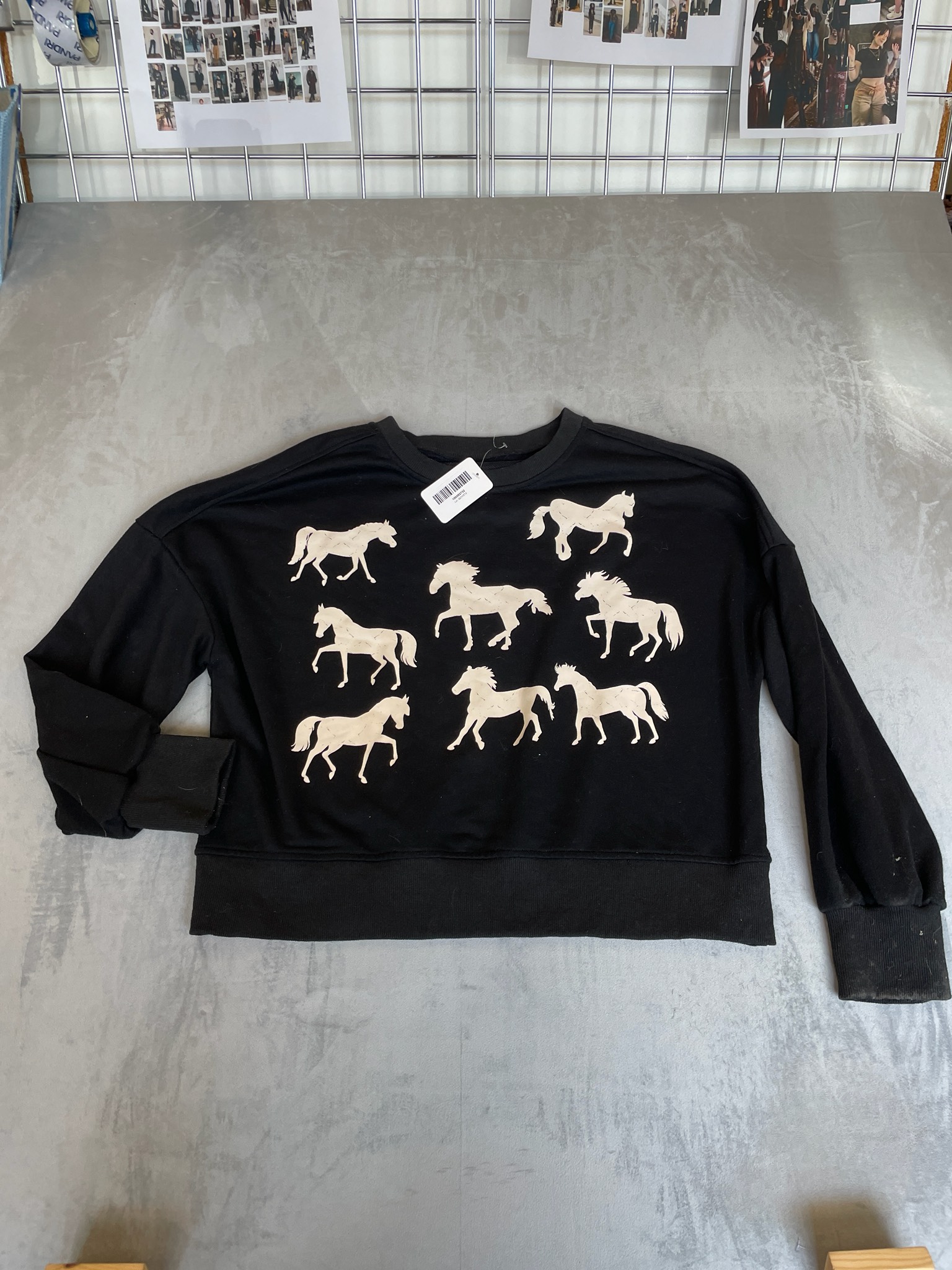 Black Horse Graphic Cotton-Polyester Crewneck Sweatshirt Size L