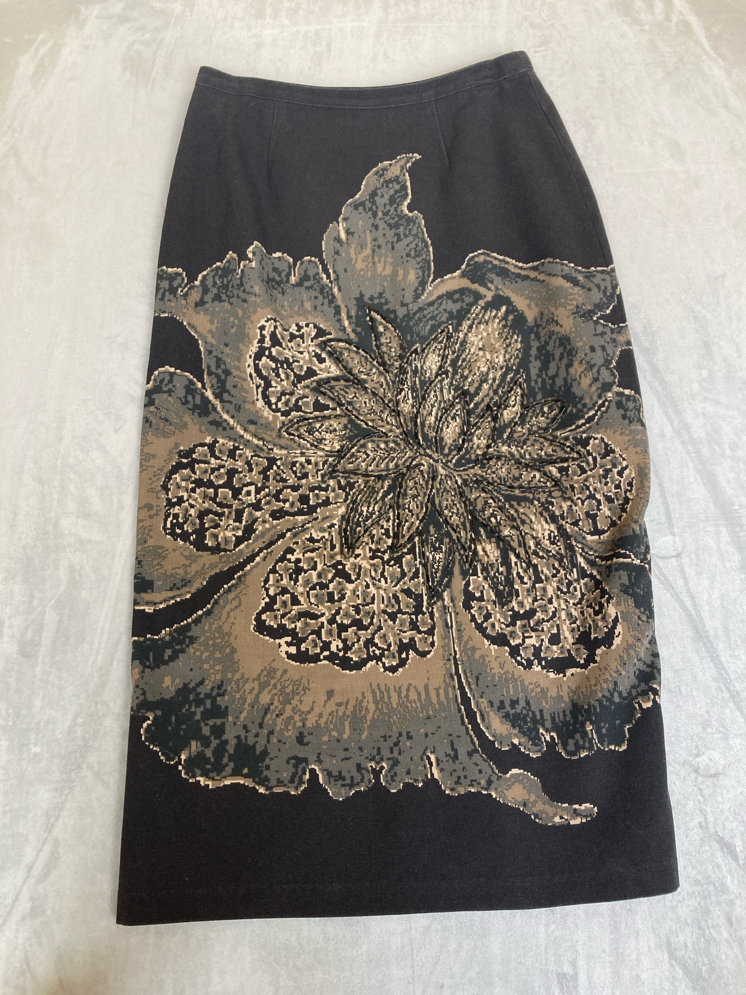 Silkland Black Floral Blend Pencil Skirt Size Size 6