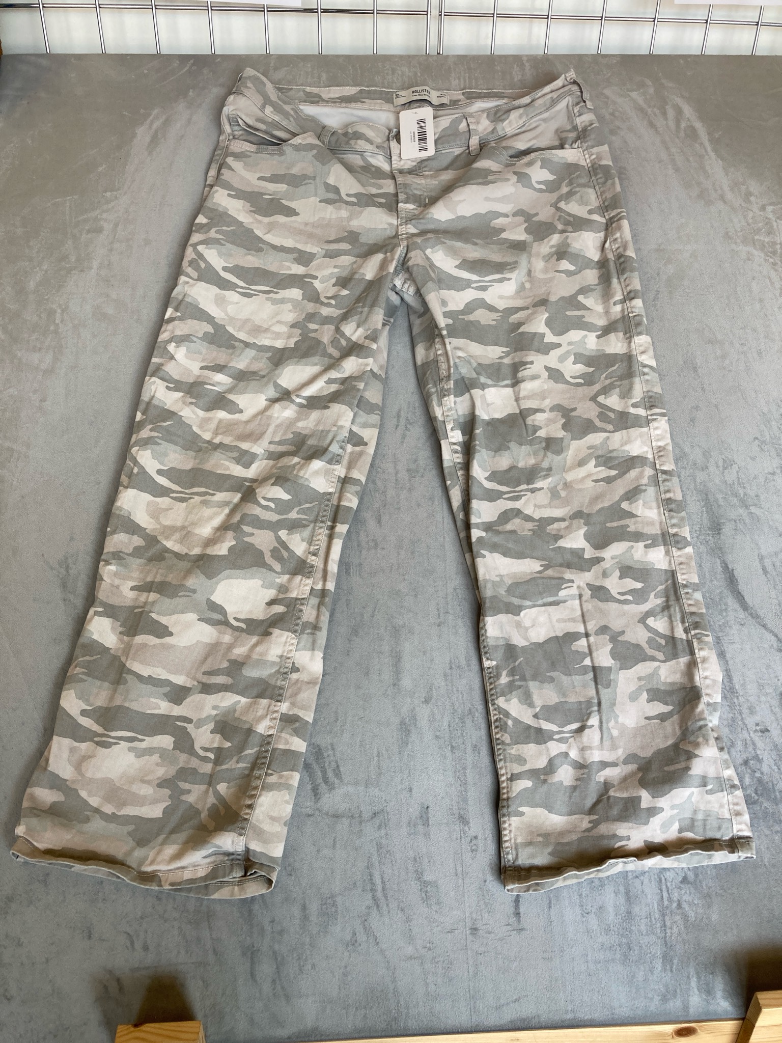 Hollister Gray Beige Olive Camouflage Pants Size W33 / 16R Regular