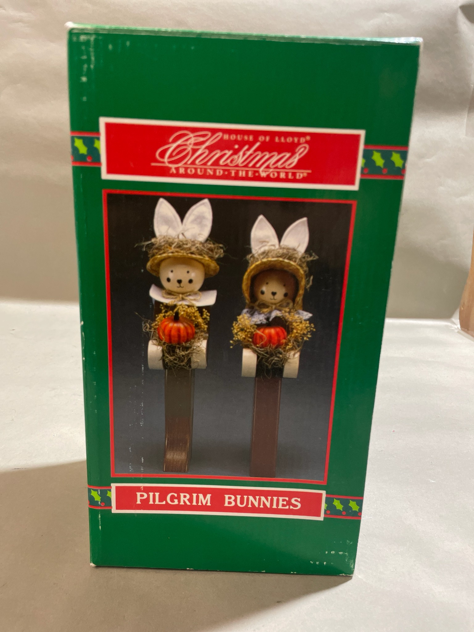 Christmas Around-The-World Brown Stemmed Pilgrim Bunny Decoration Set