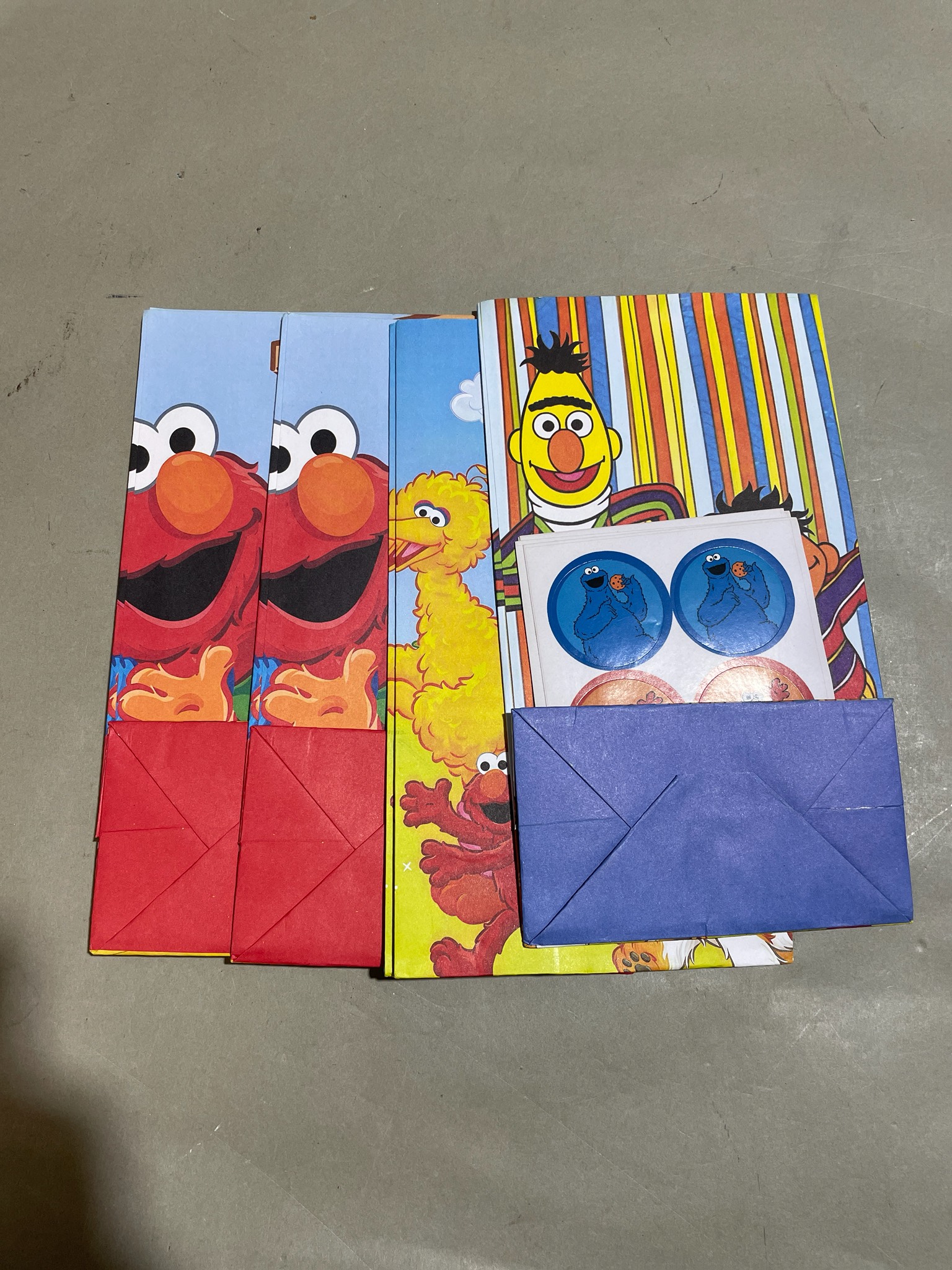 Sesame Street Multicolor Folded Party Supplies