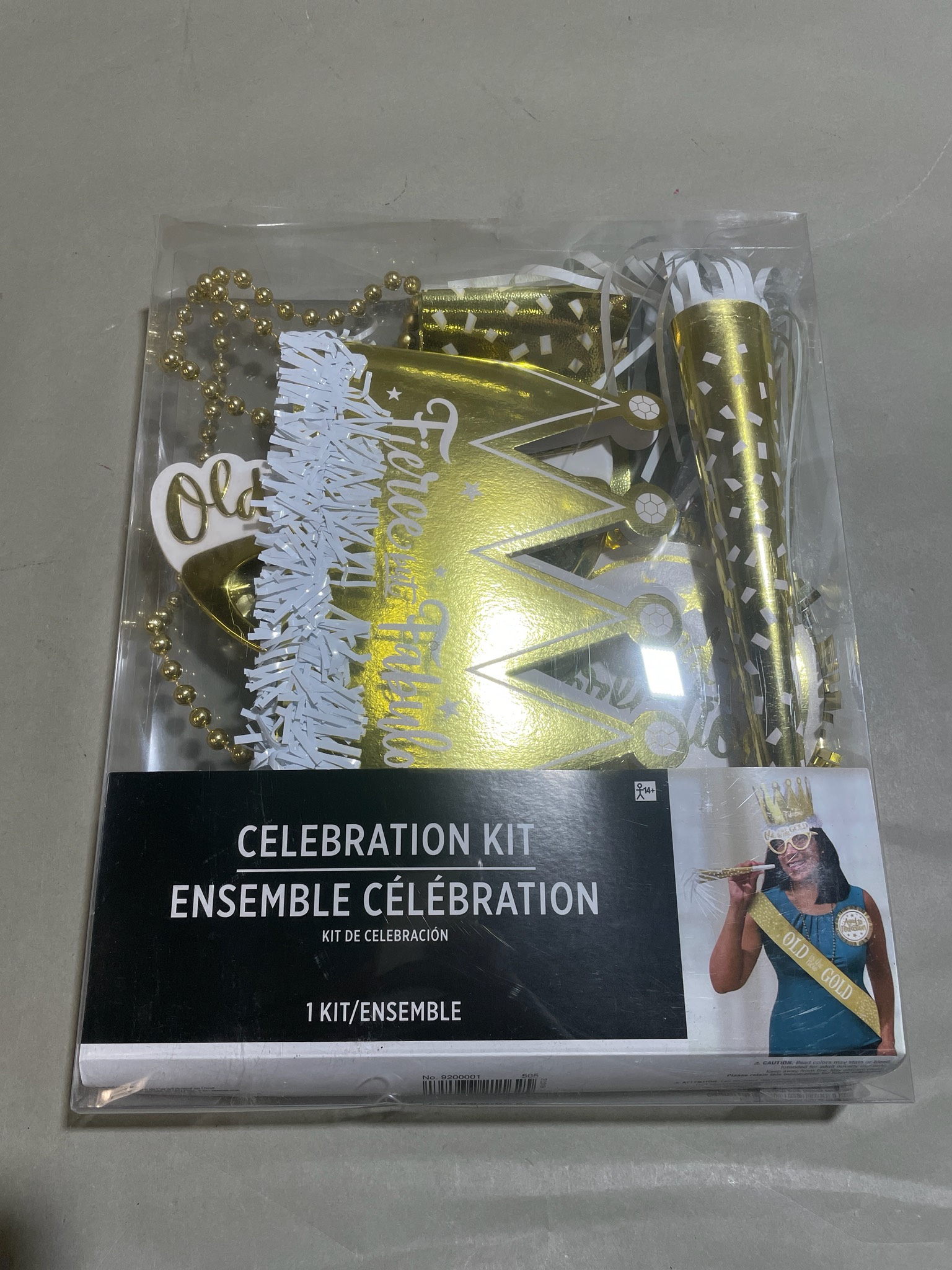 Gold White 6 Piece Celebration Accessory Kit