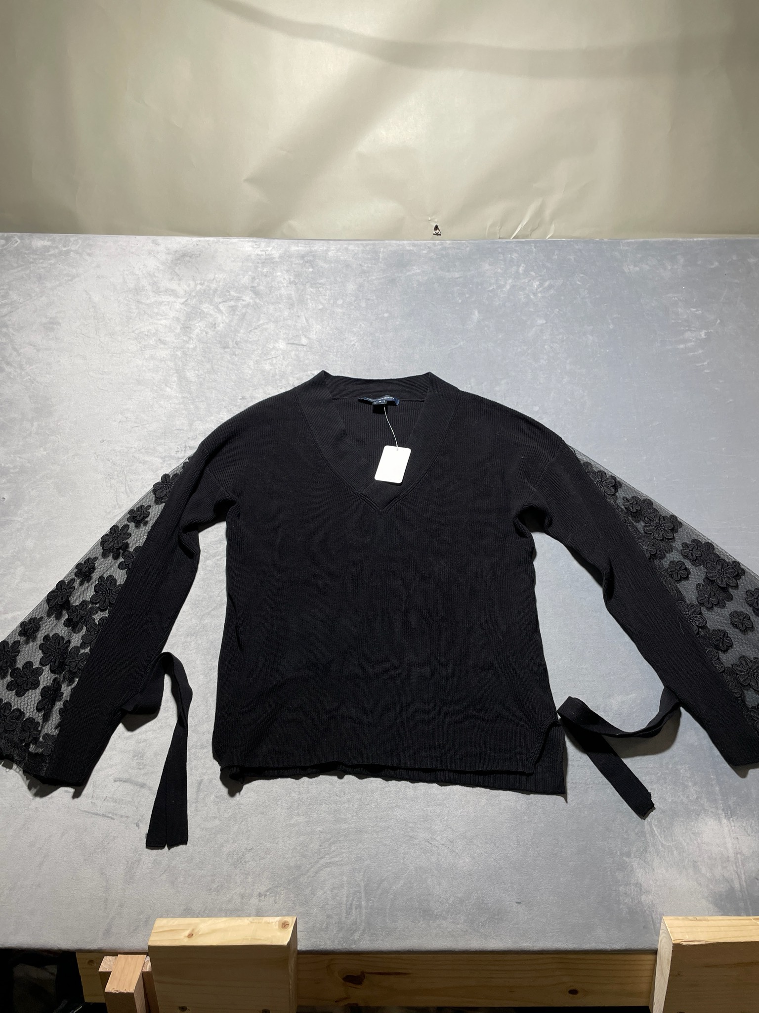 French Connection Black Knit Long-Sleeve V-Neck Sweater Size M