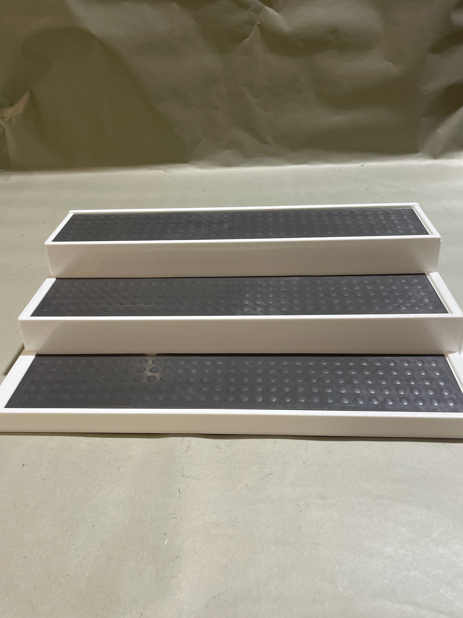 White 3-Tier Display Riser