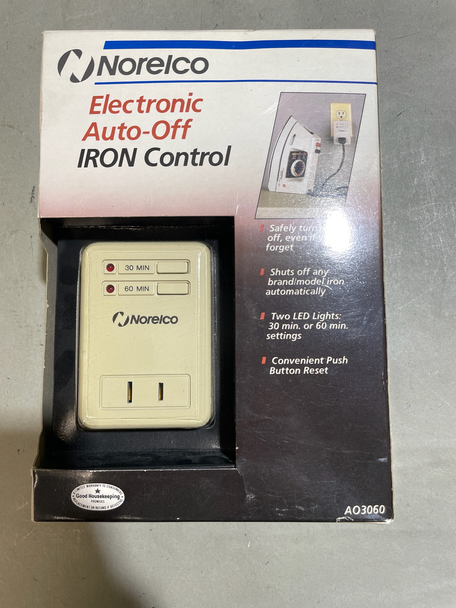Norelco Beige Plug-In Iron Auto-Off Timer