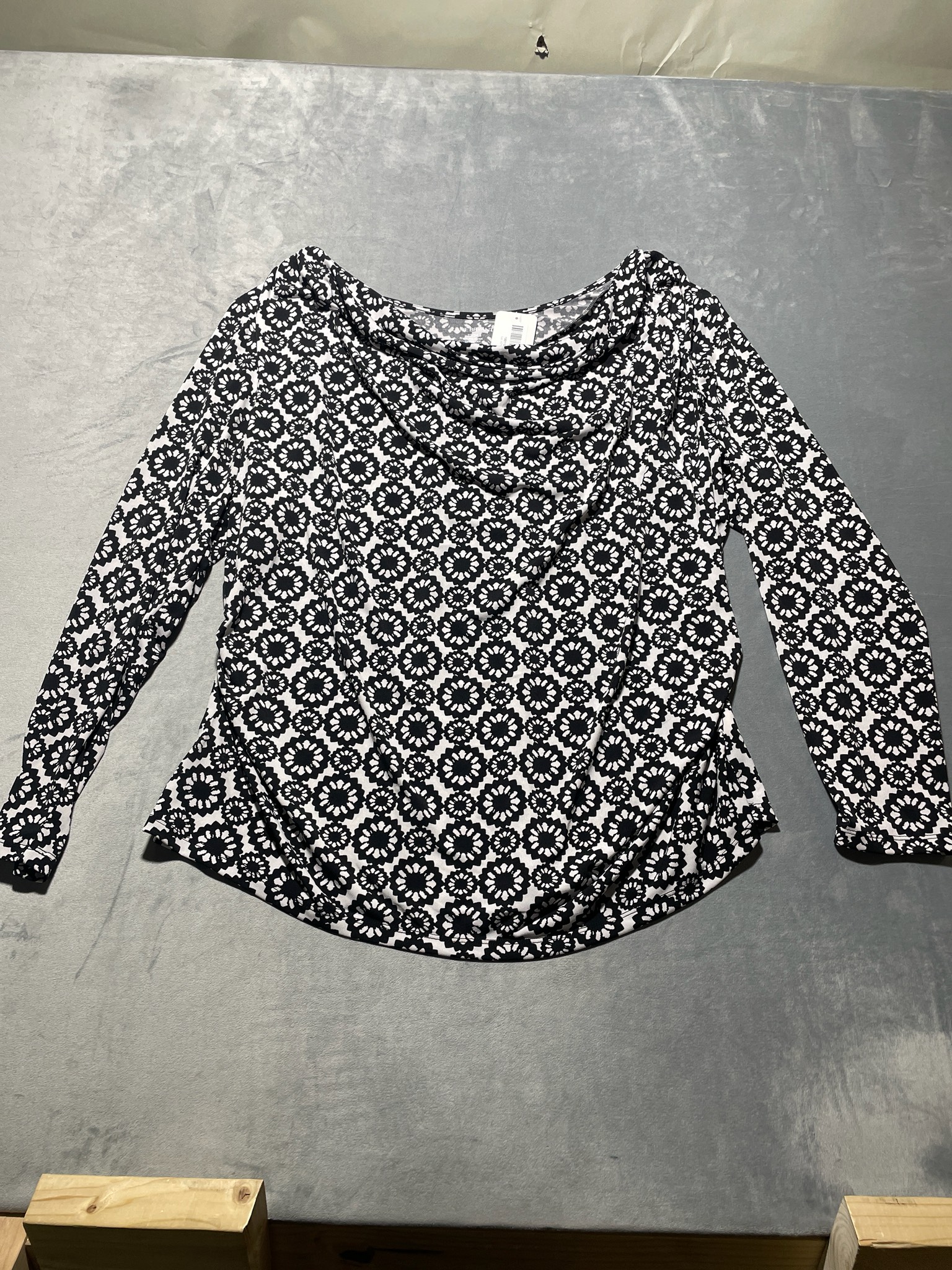 Lane Bryant Black White Floral Polyester-Blend Long Sleeve Top Size 22/24