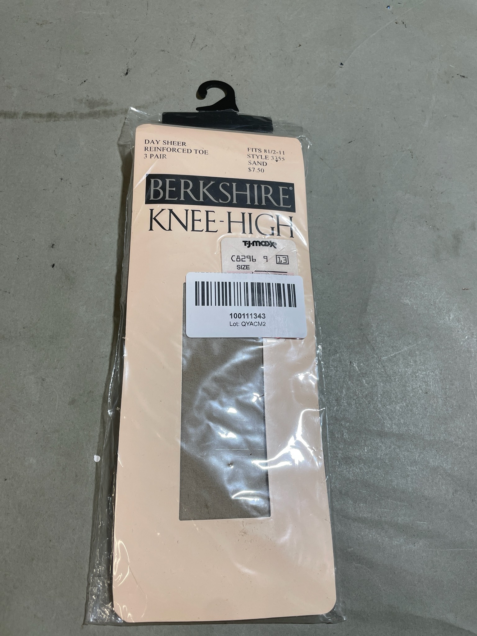 Berkshire Sand Nylon Sheer Knee-High Hosiery Size Fits 8½–11